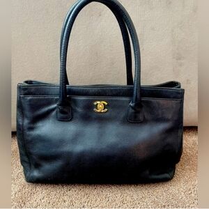 GUC Chanel Black Medium Cerf Tote W/COA